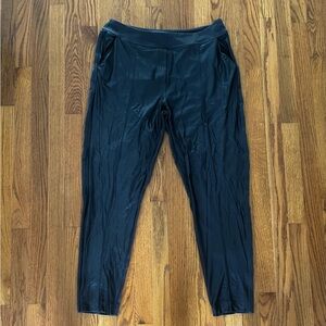 Lululemon women’s size 10 loose fitting pants